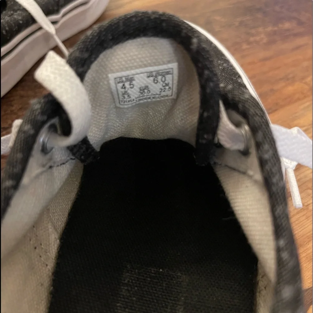 Vans | Authentic Classic Low Top Sneakers